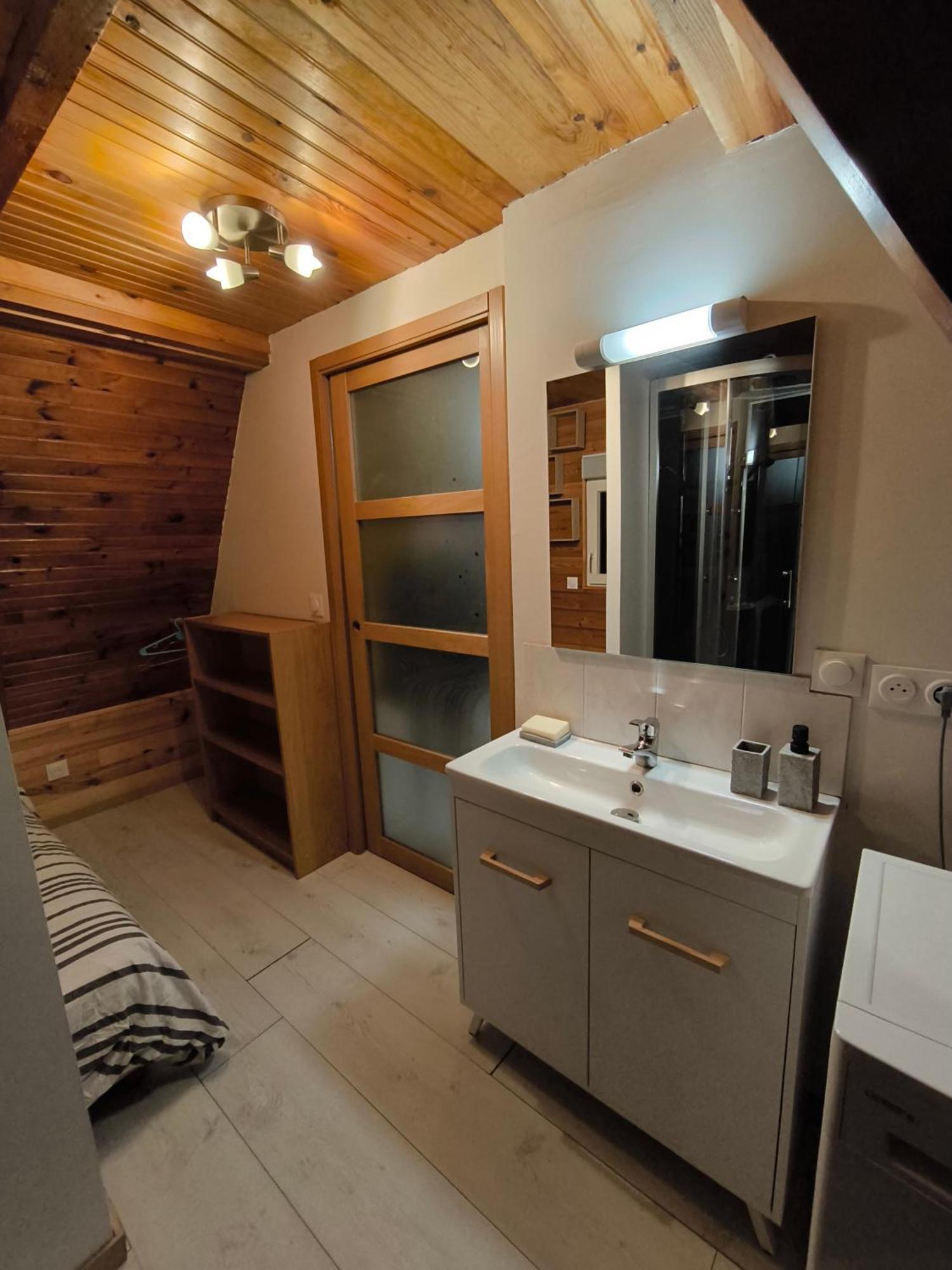 Petit Chalet Avec Terrasse Oust Exterior foto