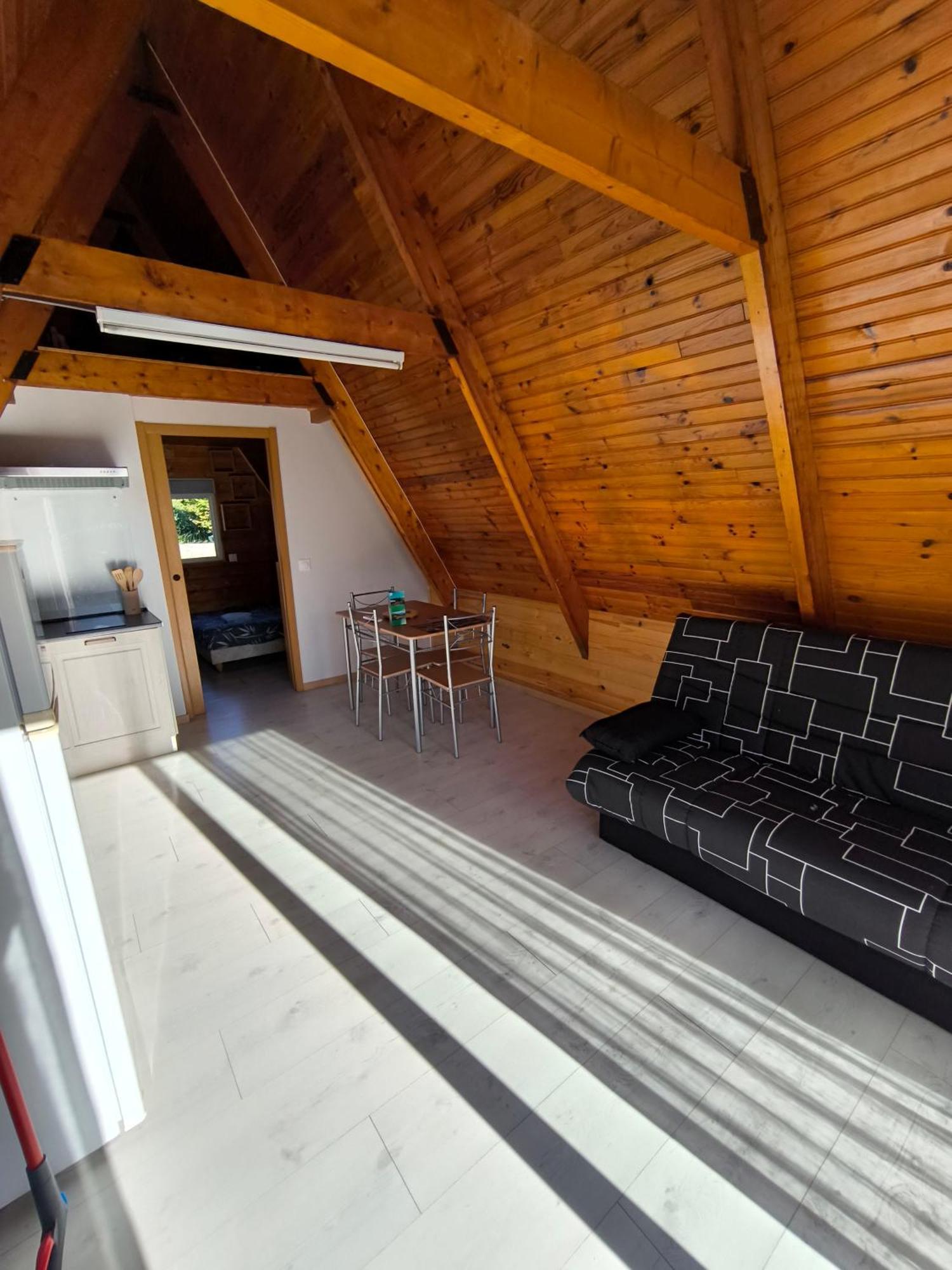 Petit Chalet Avec Terrasse Oust Cameră foto