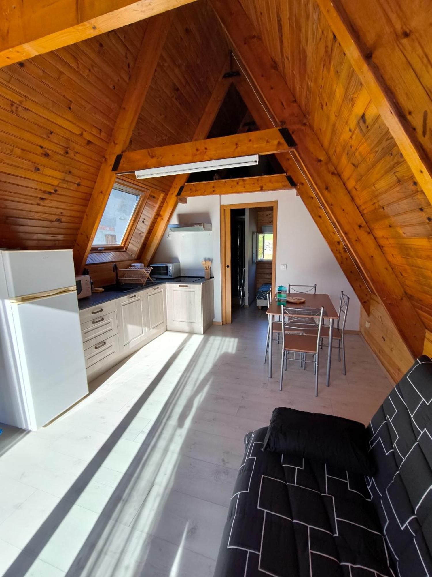 Petit Chalet Avec Terrasse Oust Cameră foto
