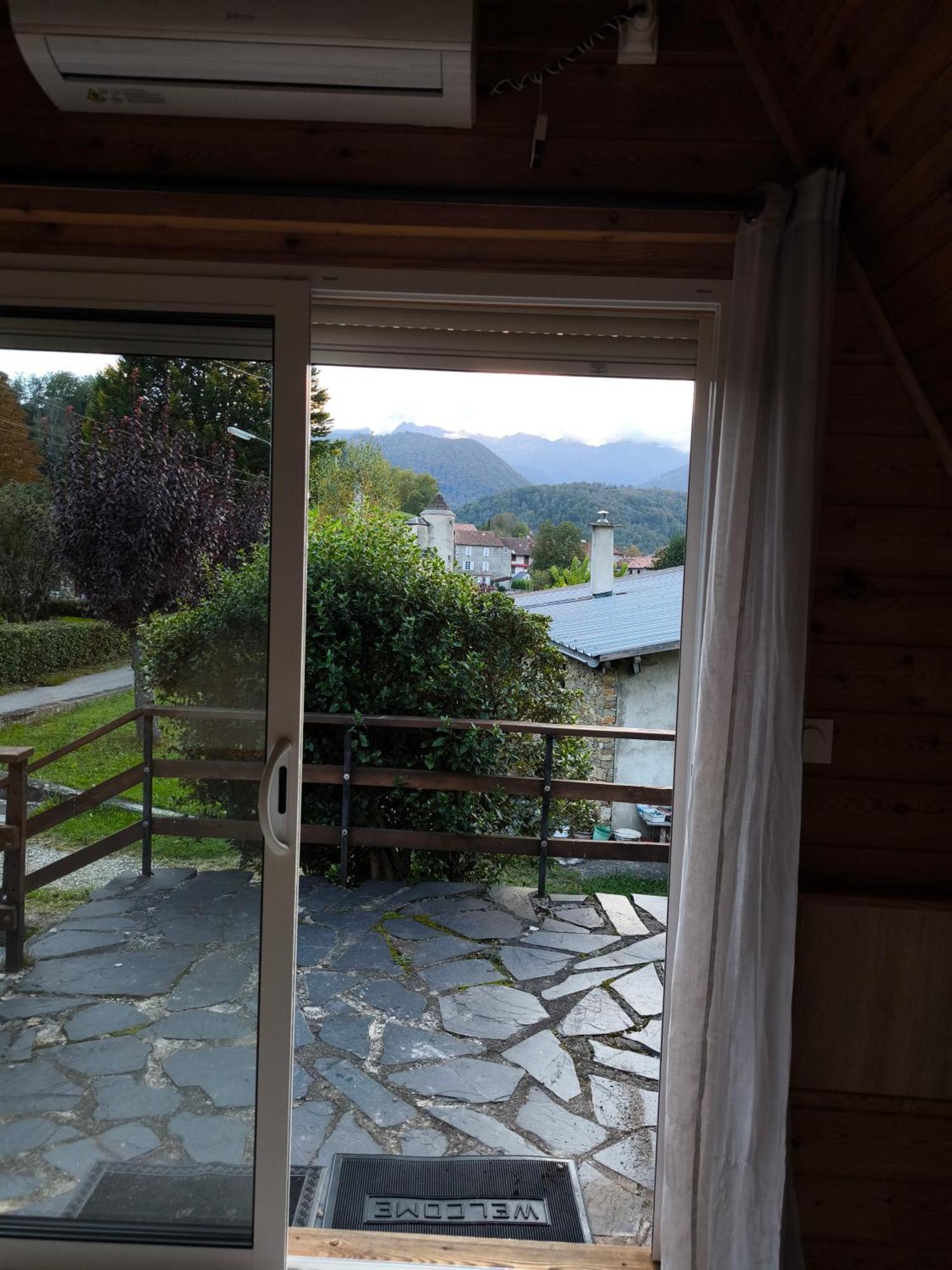 Petit Chalet Avec Terrasse Oust Exterior foto