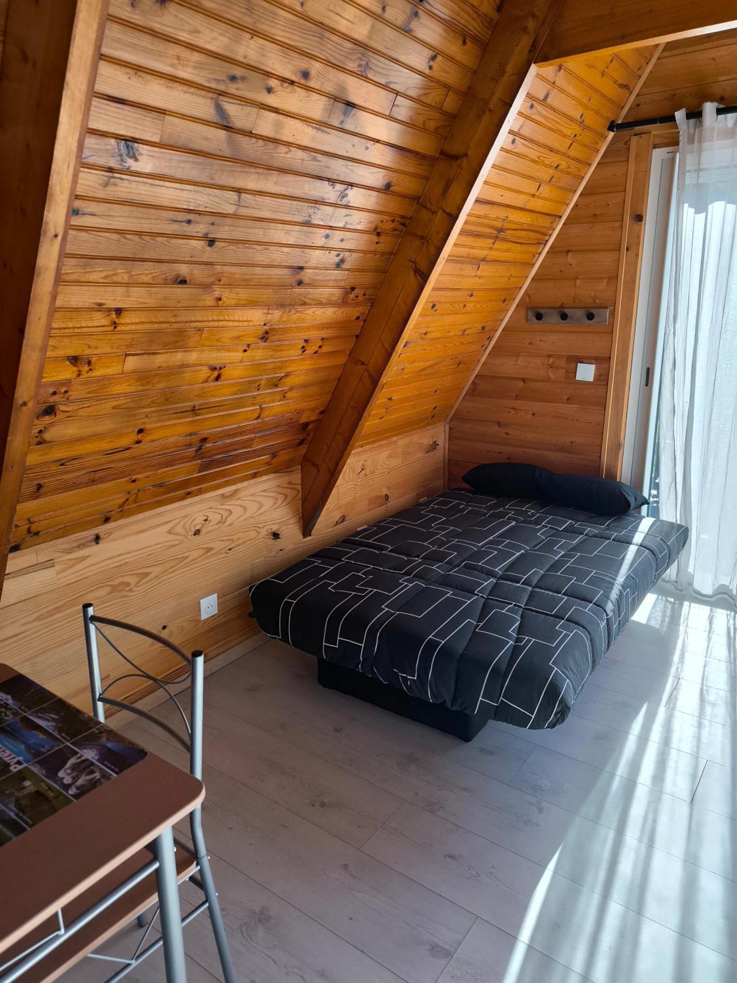 Petit Chalet Avec Terrasse Oust Exterior foto